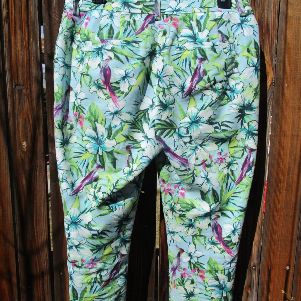 Chicos Women's Cropped Pants Floral Print Straight Leg Chicos Size 0.5, Small - Picture 4 of 10